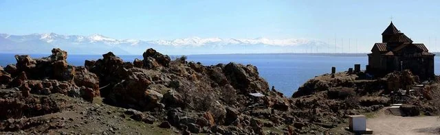 Панорама з монастирем Севанаванк