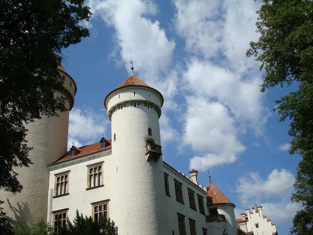 Замок крізь віки