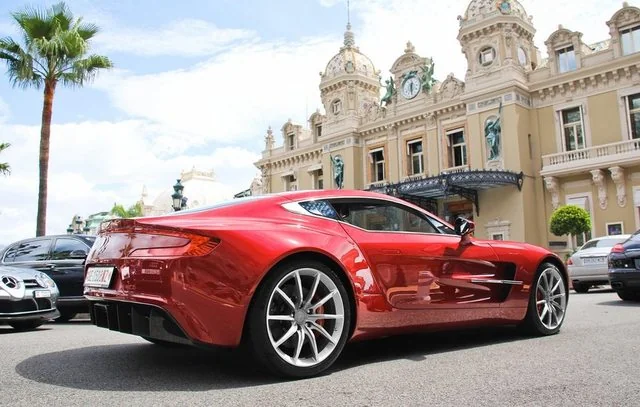 Ferrari біля казино Монте-Карло