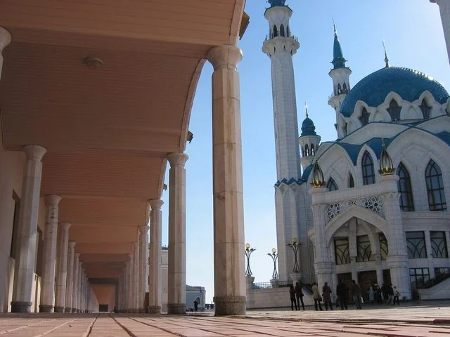 Величні вежі та мури фортеці