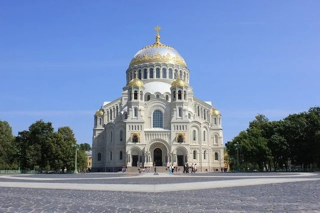 Вид на собор з площі