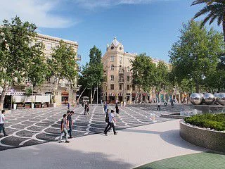 Площа фонтанів у центрі