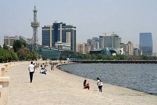 Сонячна набережна Баку