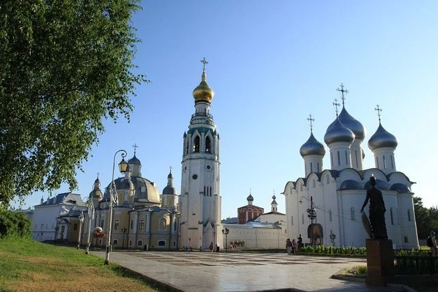 Місцева кухня та заклади